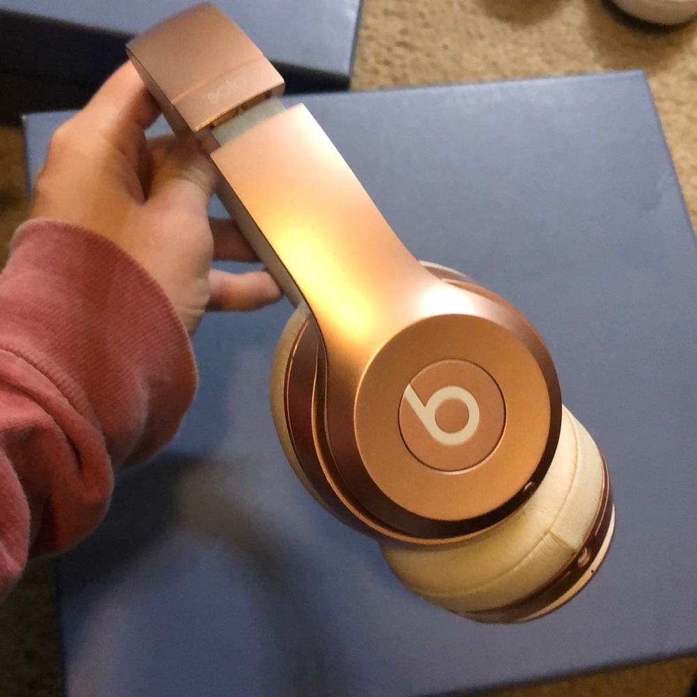 Beats solo wireless headphones - rose gold